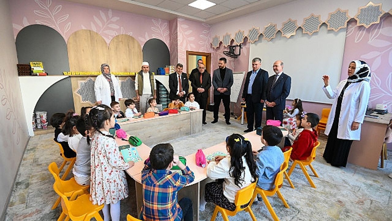 elçuklu Belediye Başkanı Ahmet Pekyatırmacı, Selçuklu Sanat ve Tasarım Atölyesi ile Hatice Hatun Çocuk Mektebi’ni ziyaret etti.