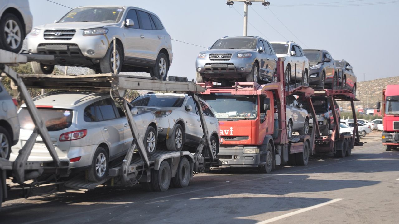 Suriye’ye Transit Araç Sevkiyatı…