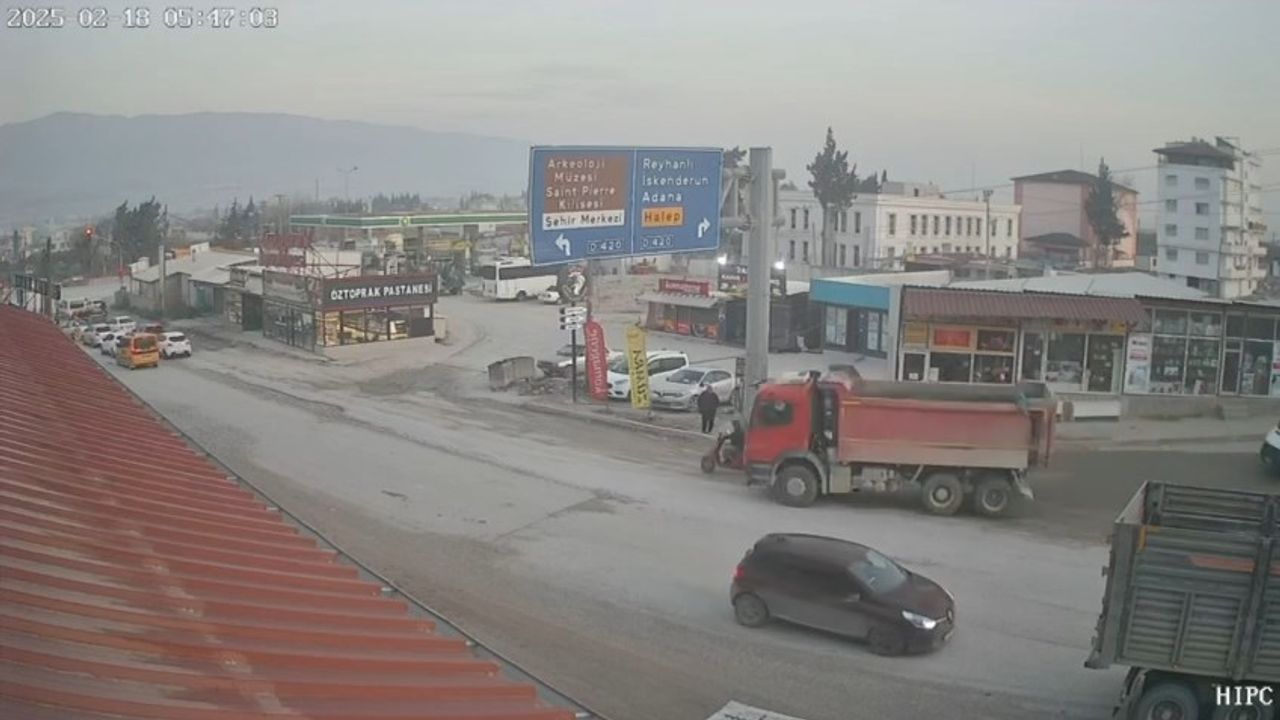 Kamyonun altına aldığı Motosikletin Sürücüsü öldü!