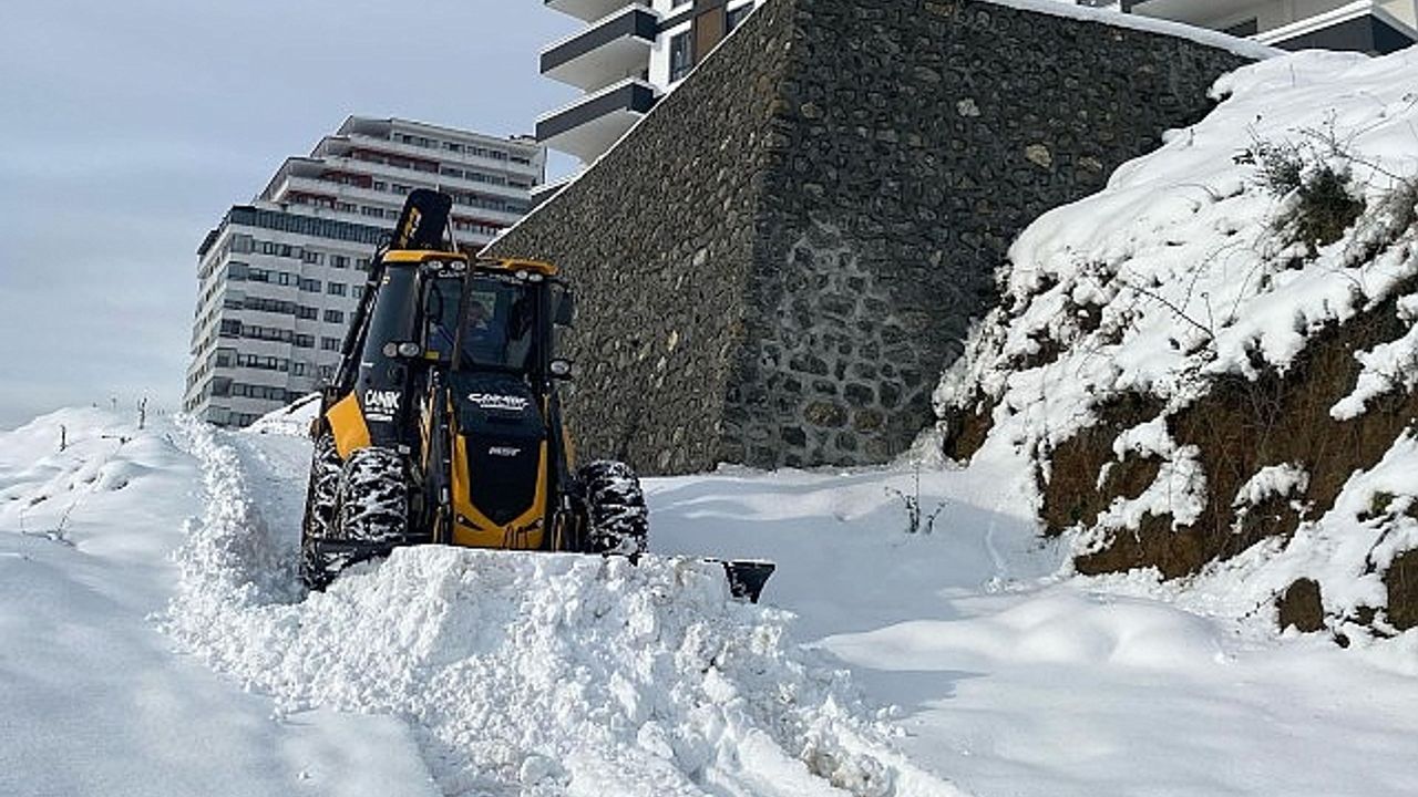 Canik’te Bir Yanda İkram Bir Yanda Çalışma