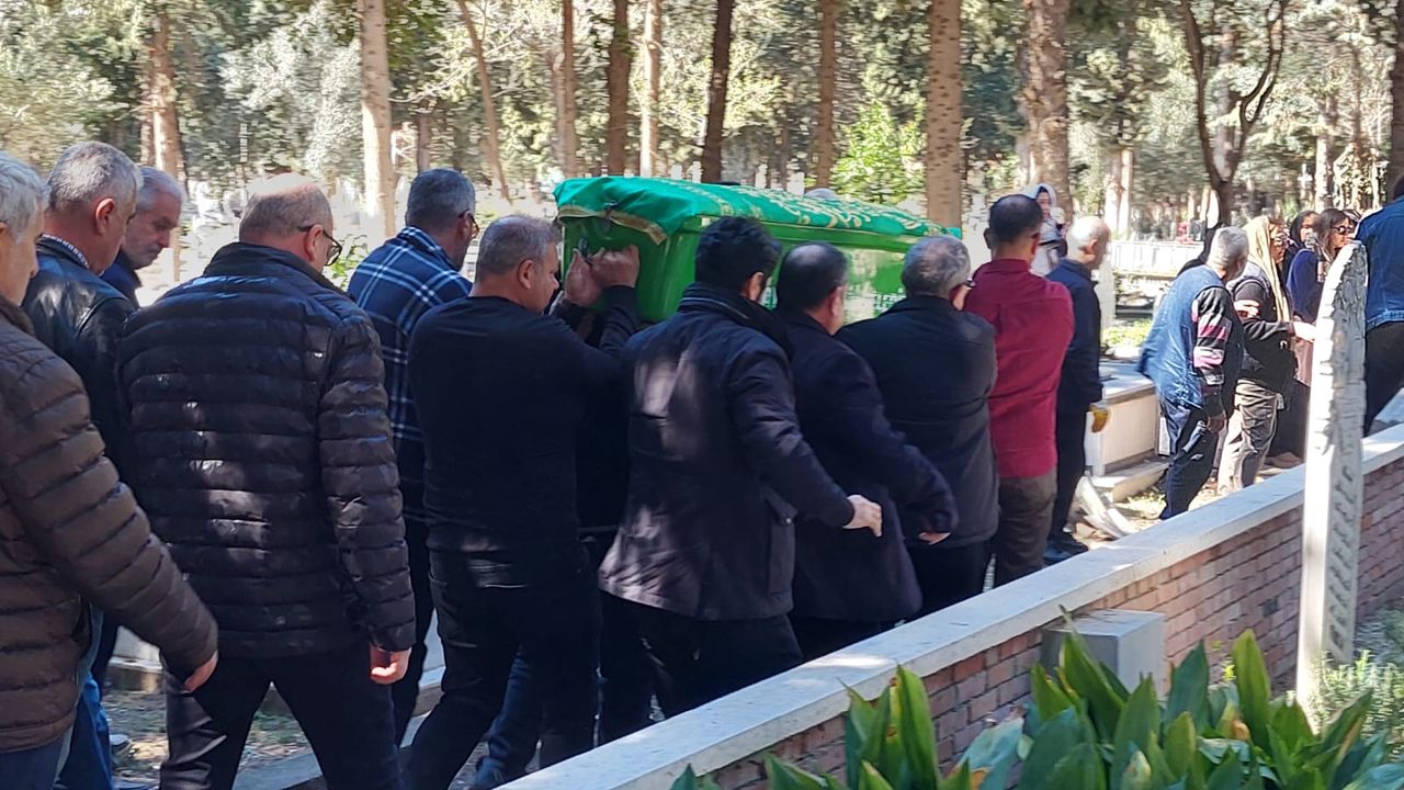 Zarife Mansur Taş 79 yaşında hayatını kaybetti.