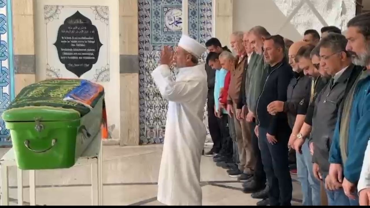 Turuncu Mavi Renklerle Uğurlandı