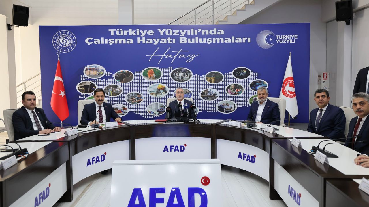 Bakan Işıkhan İş İnsanları İle Buluştu