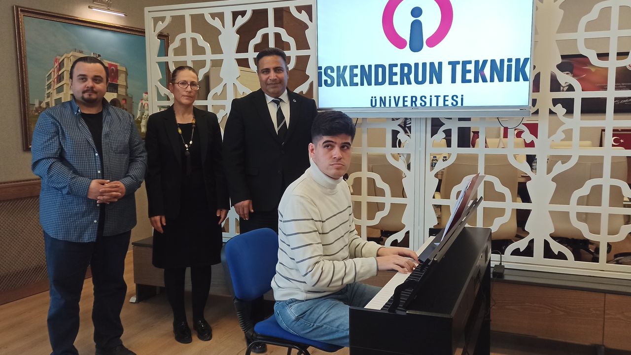 Türkiye’nin İlk Doktora Unvanlı Otizmli Sanatçısı…