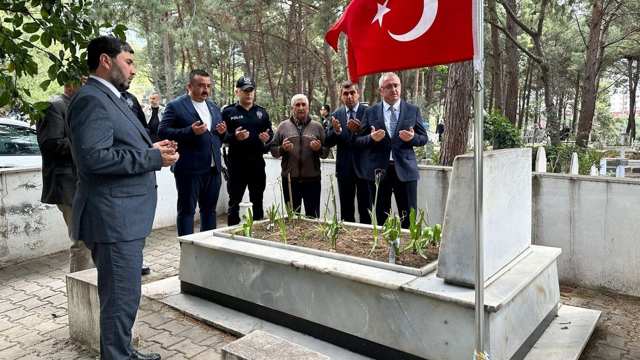 Şehit Polis Burhan Mercan Kabri Başında Anıldı