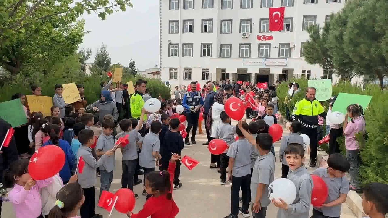 Öğrenciler ve Engelli Gençle Polis Günü Coşkusu