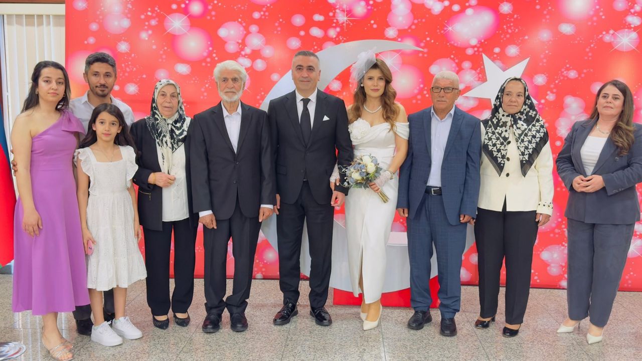 MHP'li Kaşıkçı Azerbaycan’da Evlendi!