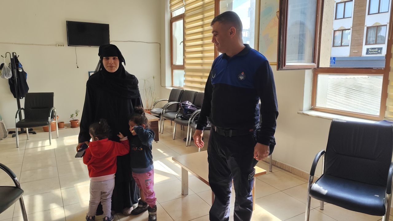 Zabıta çocukların ailelerini anonsla aradı