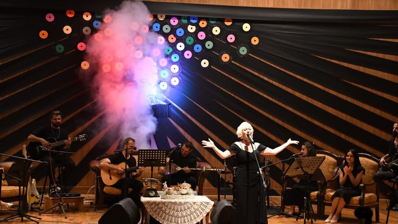 Arsuz’da 90’lar müzikal Rüzgârı Esti…