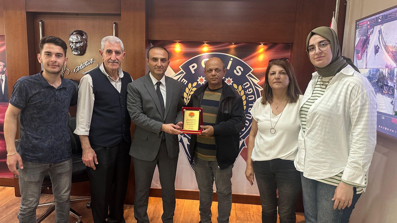 İşitme Engelliler Derneği’nden Güneş’e plaket…