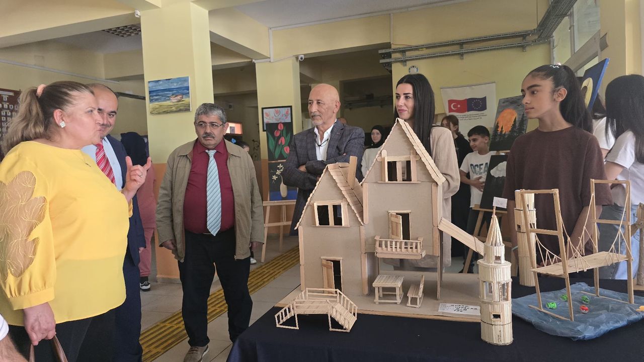 Emine Saadet Çarmıklı Ortaokulu’nda Sergi…
