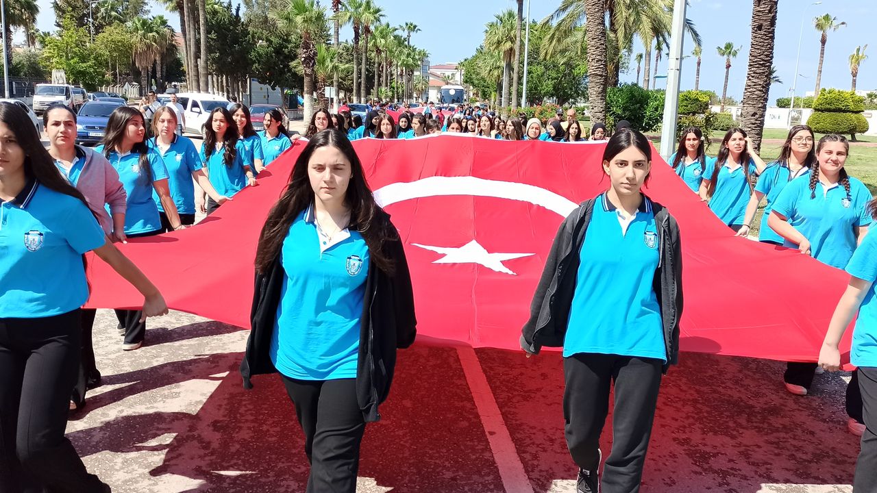 İskenderun’da ‘Gençlik Yürüyüşü’ Coşkusu