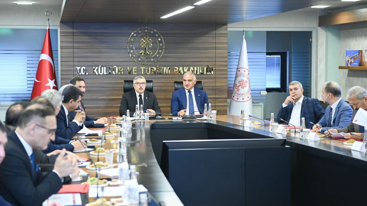 Hatay Heyeti Bakan Ersoy’la Turizmi konuştu…