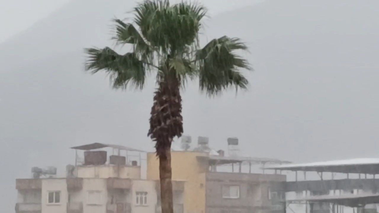 Kuvvetli yağış Hatay’da da yaşam olumsuz etkiledi