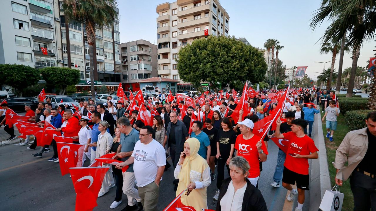 Yükseliş Koleji’nden 19 Mayıs Fener Alayı