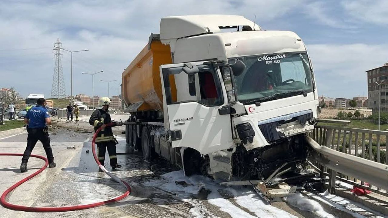 Antakya Çevreyolunda tek taraflı kamyon kazası...