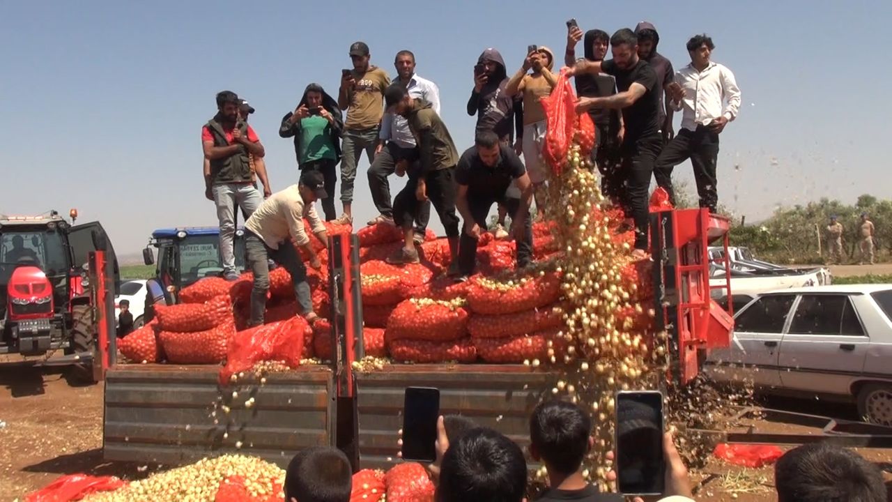 Hatay’da Soğan Üreticilerinden Eylem…