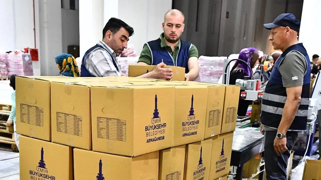 İzmir Büyükşehir’den bayramlık gıda kolisi desteği