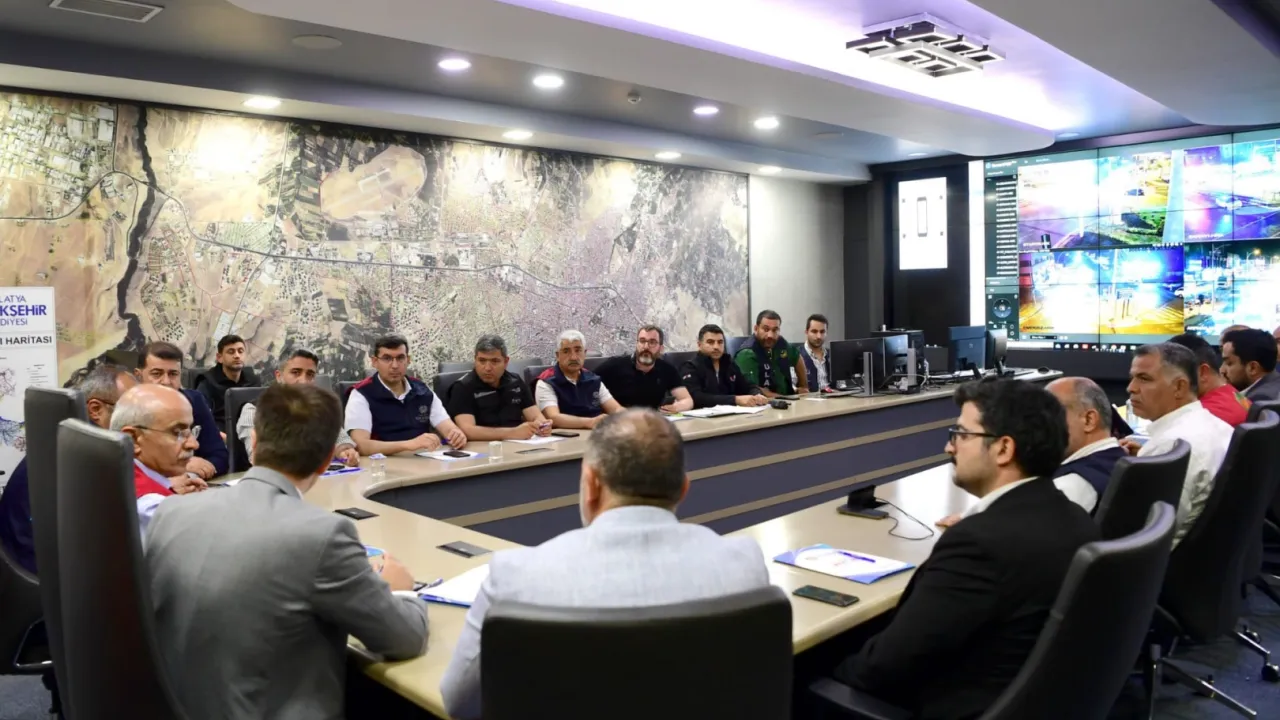 Malatya sağanak yağış sonrası tüm ekipleriyle sahadaydı