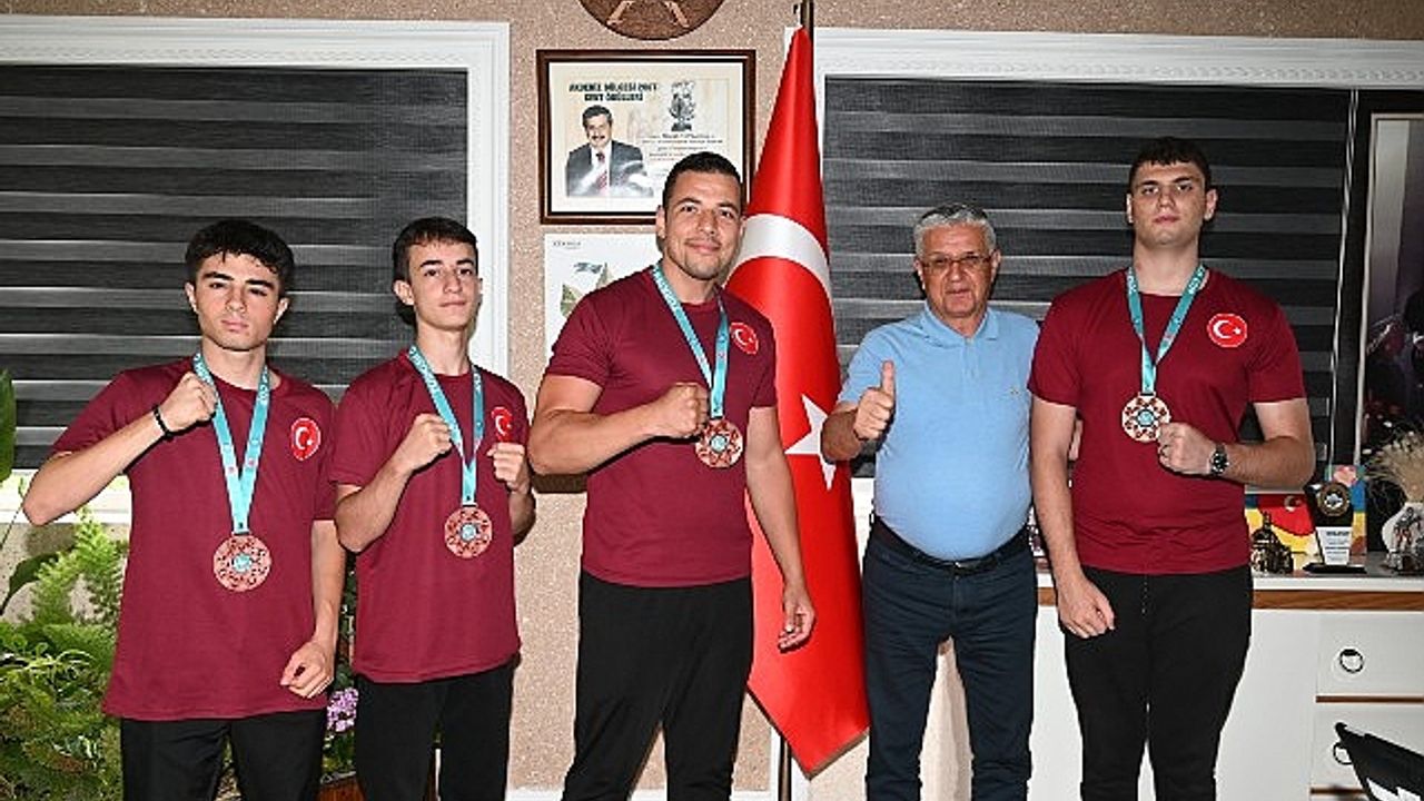 Başarılarını Başkan Topaloğlu ile paylaştılar