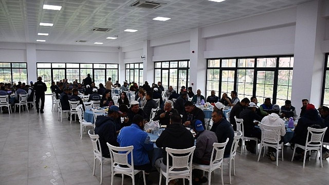 Başkan Taşyasan emekçilerle kahvaltıda buluştu