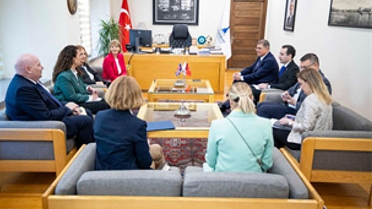 Birleşik Krallık Büyükelçisi’nden Başkan Tugay’a ziyaret