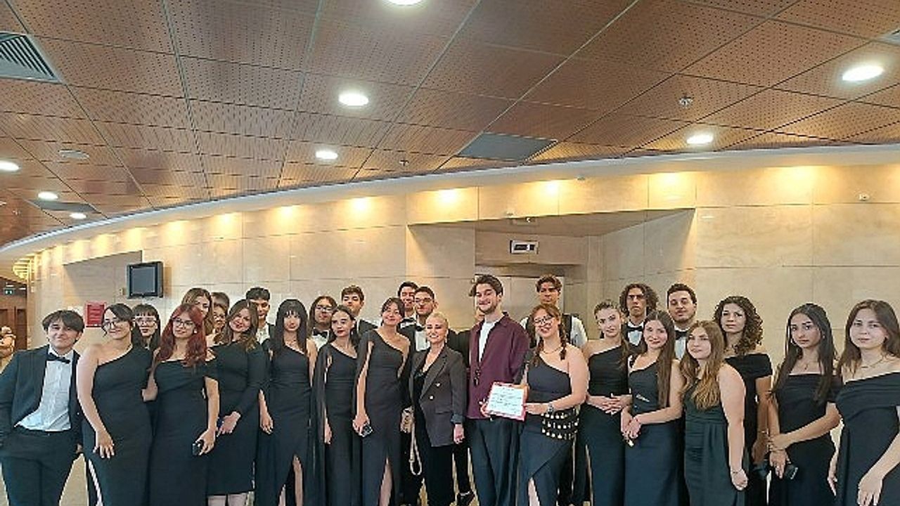 Büyükşehir Çok Sesli Gençlik ve Çocuk Korosu İzmir’den İki Ödülle Döndü