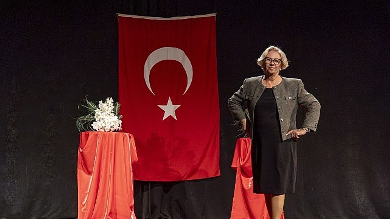 Karşıyaka’nın çınarlarından renkli defile