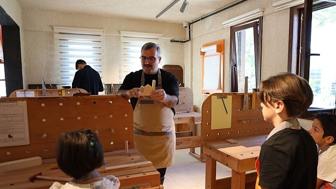 KOMEK’ten “Ahşap Oyuncak Çocuk-Ebeveyn Atölyesi” Etkinliği