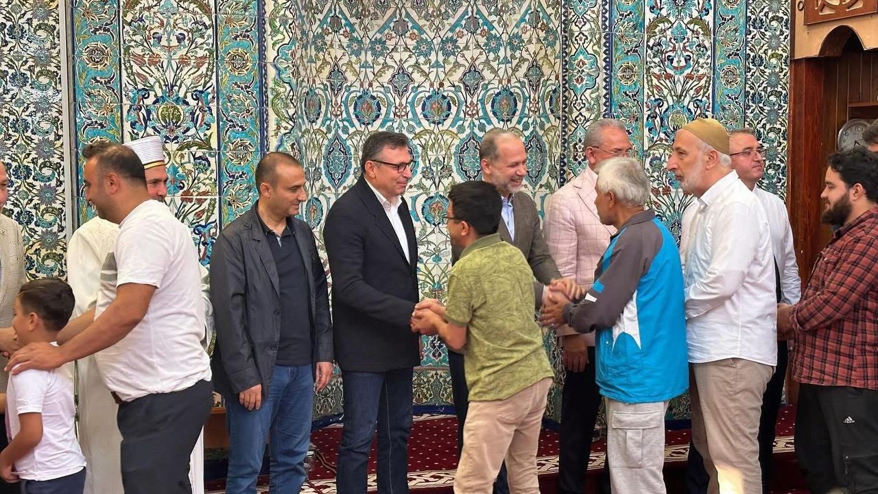Namazı Sonrası Camide Bayramlaşma…