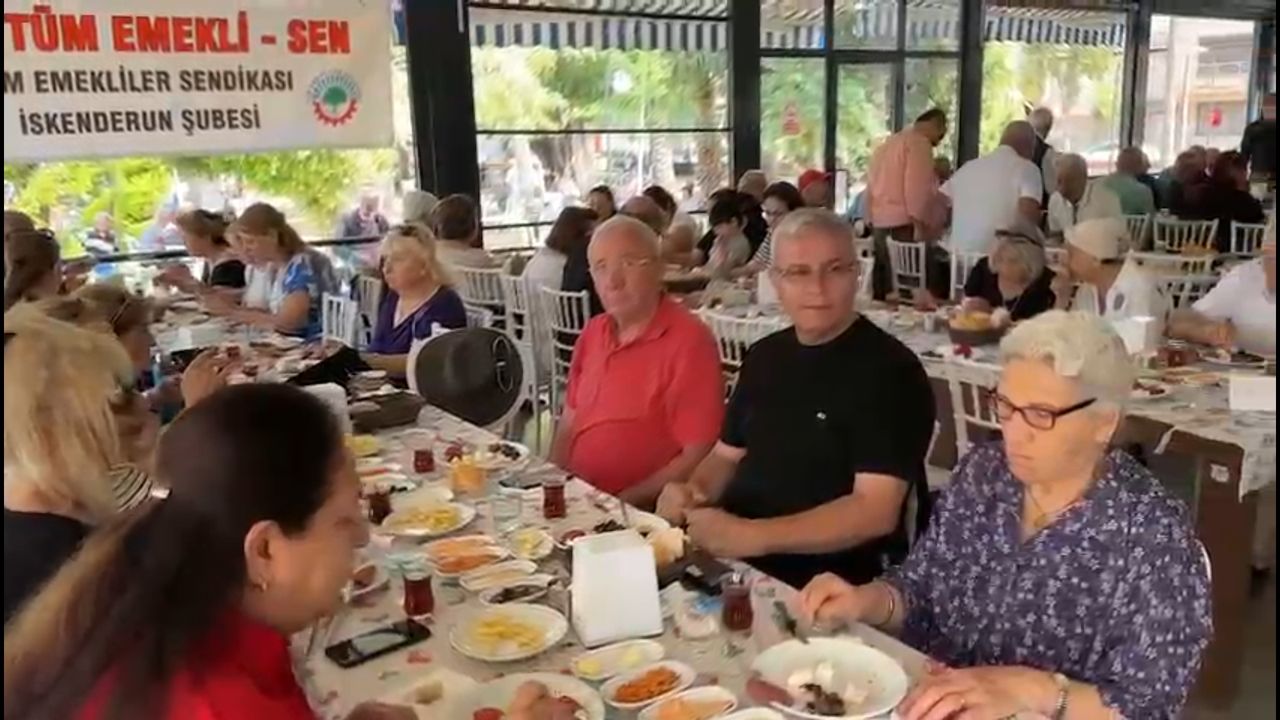 Emekliler Kahvaltıda Buluştu