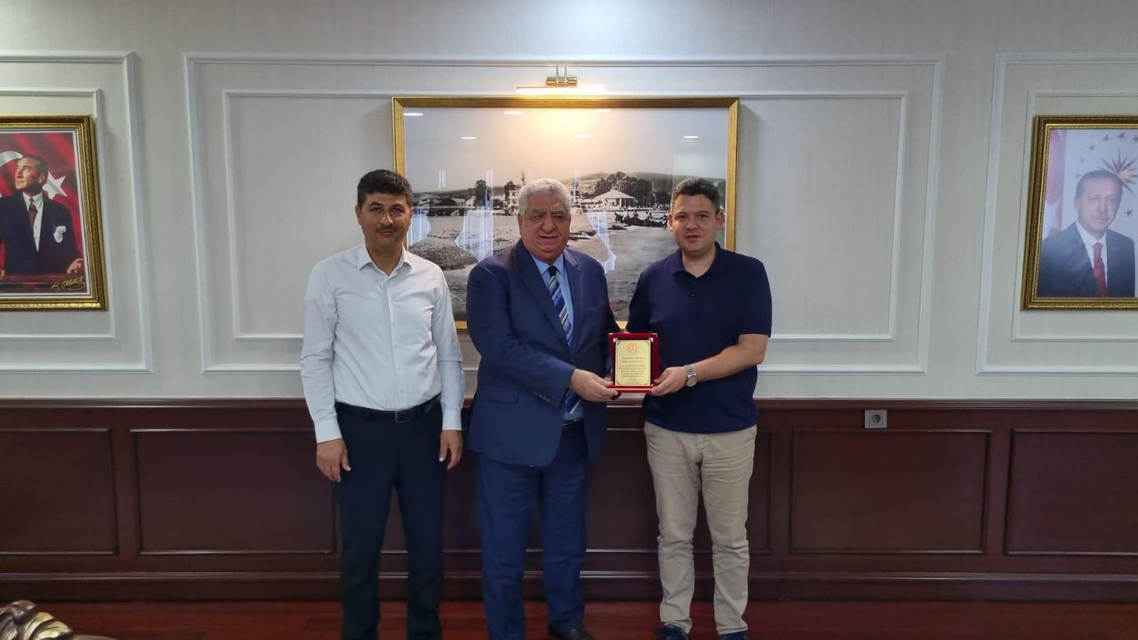 Yükseliş Koleji’ne Teşekkür Plaketi