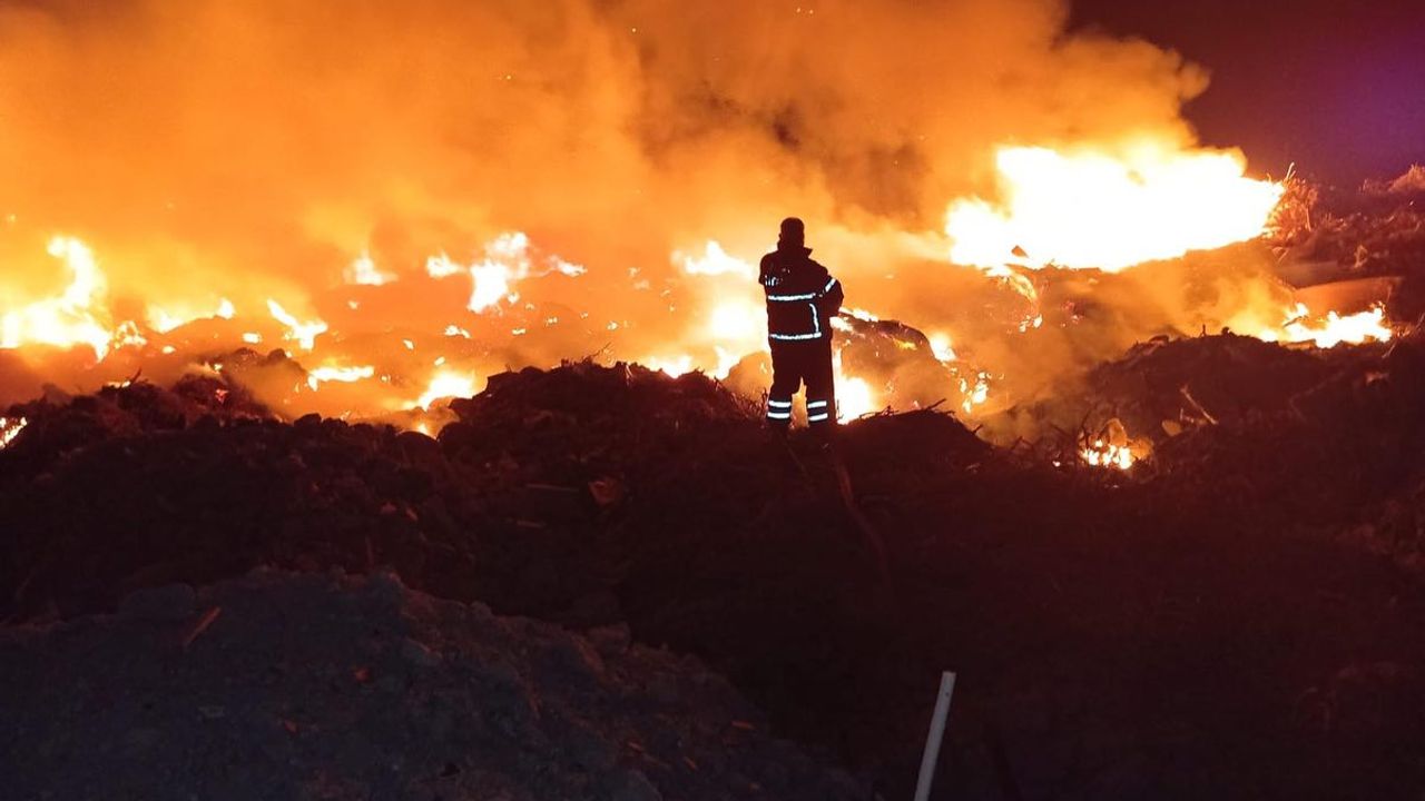 Samandağ'da Çöplük Yangını Kontrol Altına Alındı