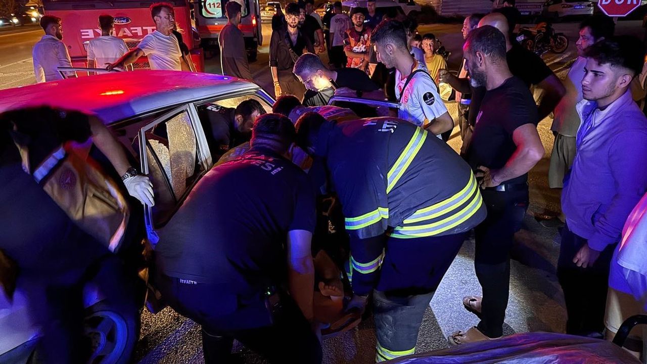 Defne'de Trafik Kazası: Bir Kişi Araçta Sıkıştı…
