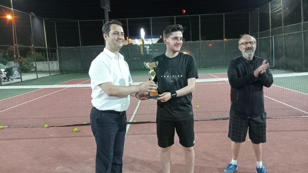 Erzin’de Yaz Tenis Turnuvası Nefes Kesti!