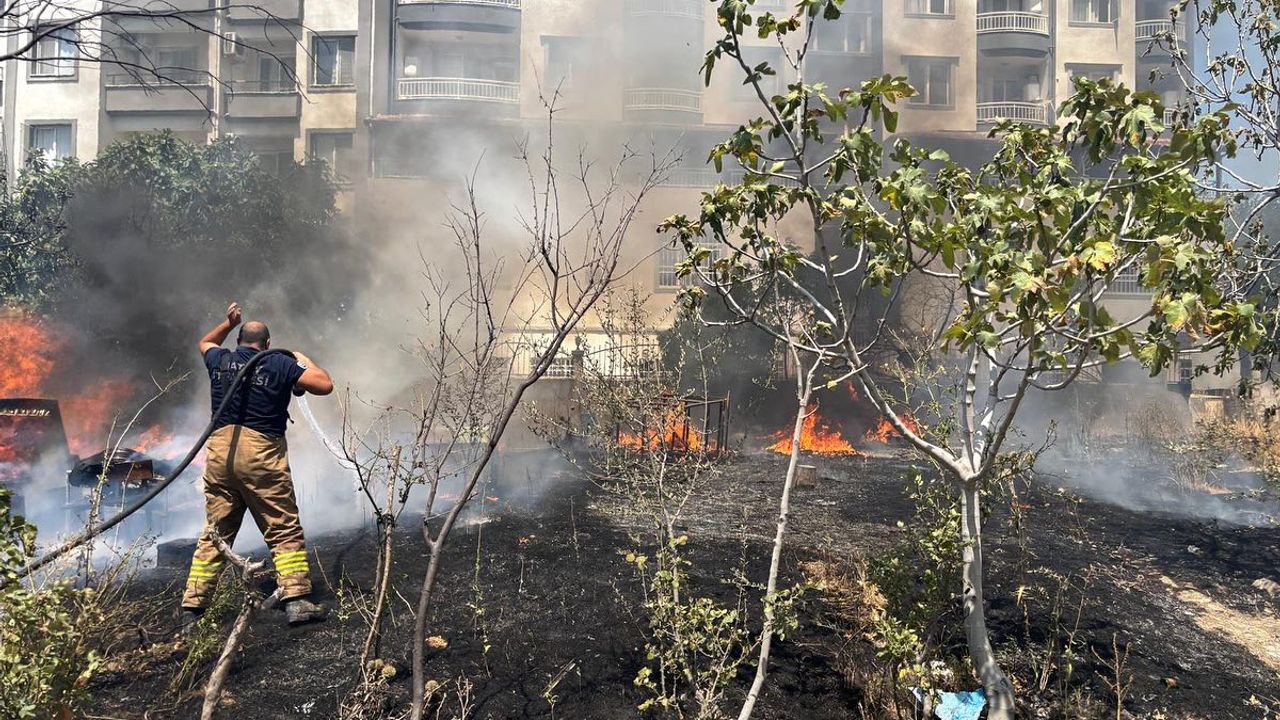 Antakya Serinyol’da Bahçe Yangını Korkuttu…