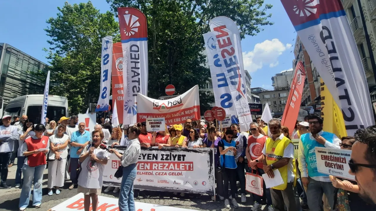 Aile Hekimleri İstanbul’da eylemde… Eziyet Yönetmeliği geri çekilsin!