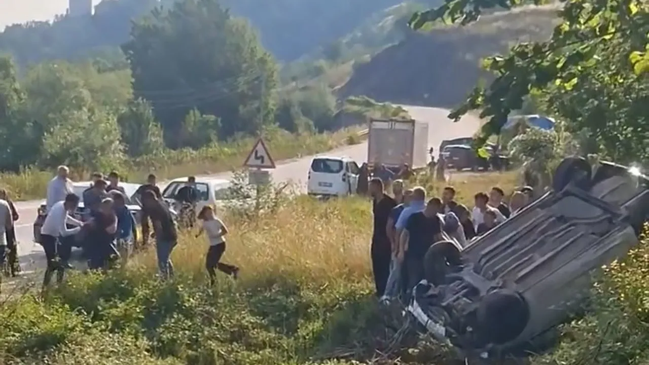 Düzce’de otomobil şarampole devrildi