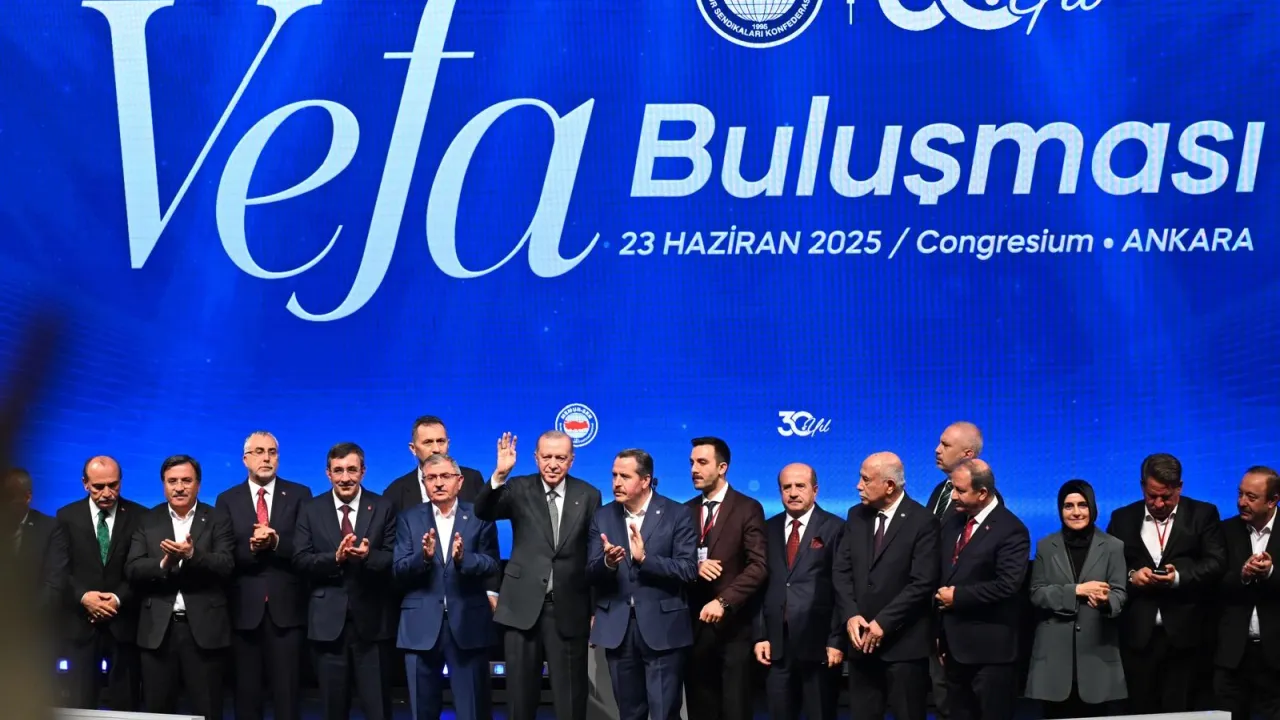 Erdoğan’dan Memur-Sen’e övgü: Milletin ve demokrasinin yanında saf tuttunuz