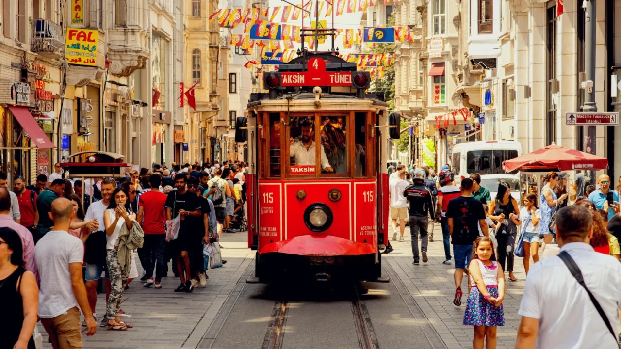 İstanbul göçün merkezi oldu! 2024’te Türkiye’ye 314 bin göç, yurt dışına 424 bin göç