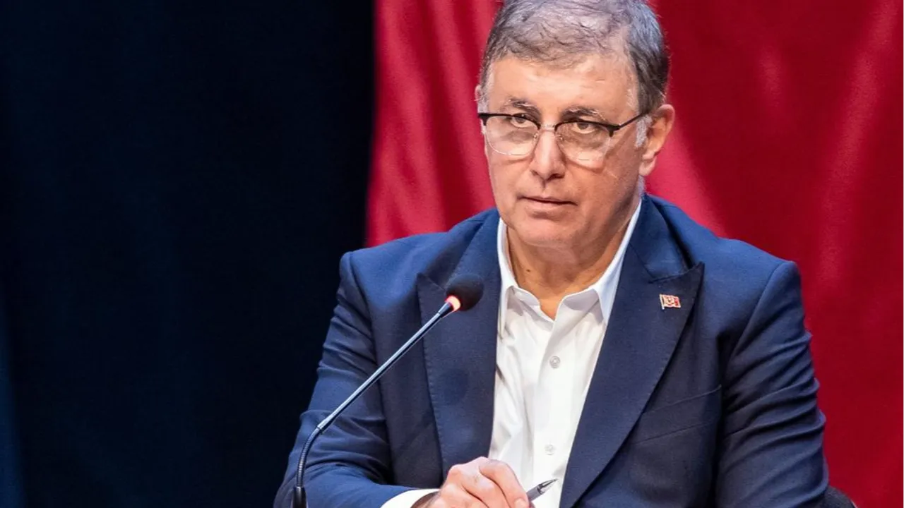 İzmir’de Başkan Tugay’dan Türk-İş’e bordrolu yanıt: Zamdan feragat edin!