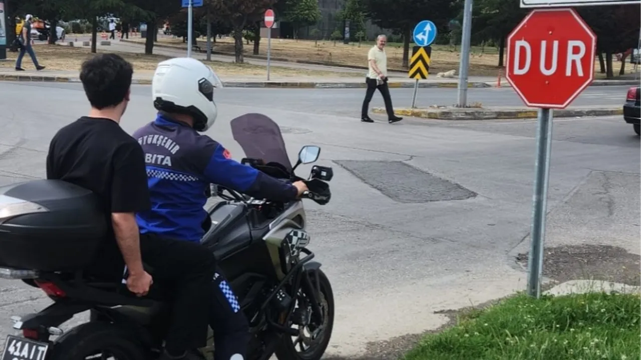 Kocaeli Zabıta ekipleri YKS nöbetinde