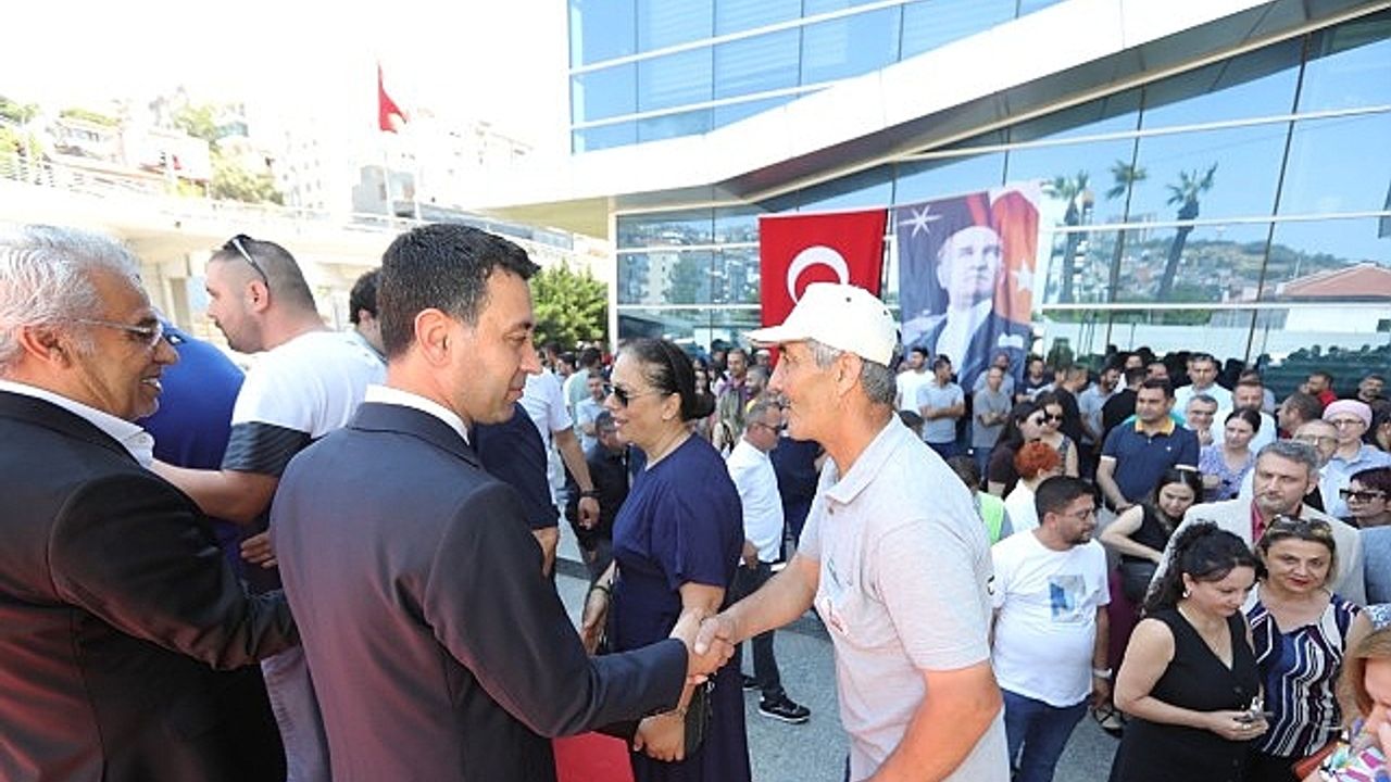 Başkan Önal, personeliyle bayramlaştı “Bu kenti sizlerin emeğiyle güzelleştiriyoruz”
