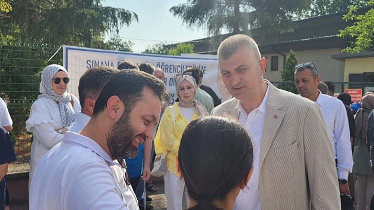 Başkan Sezer, Sınava Giren Öğrencilere Başarılar Diledi