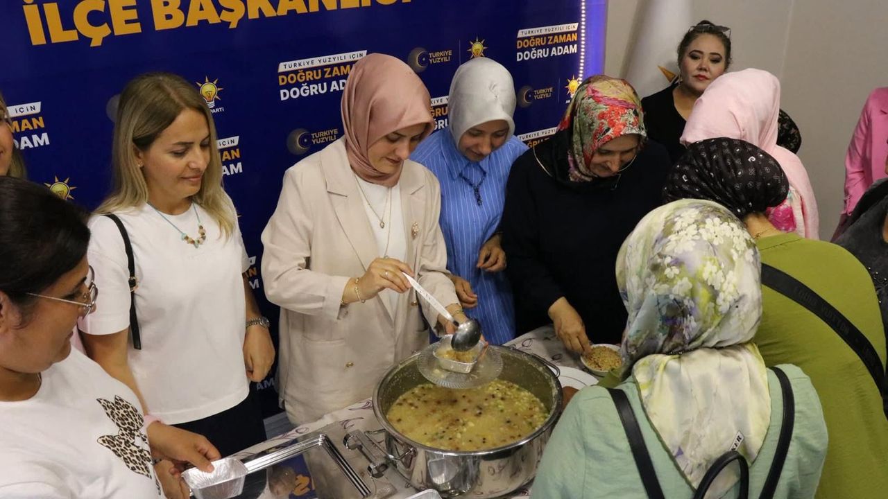 AK Parti Kadın Kolları'ndan Aşure Etkinliği