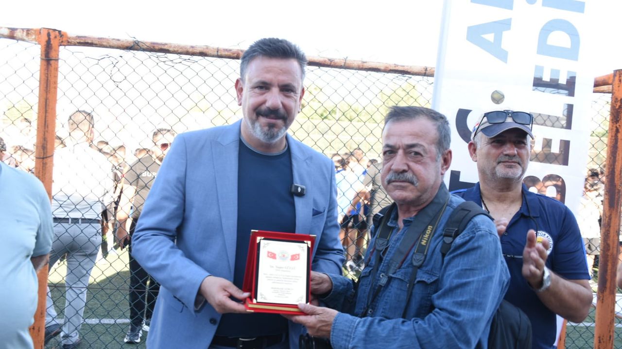 Güllü’ye Plaket