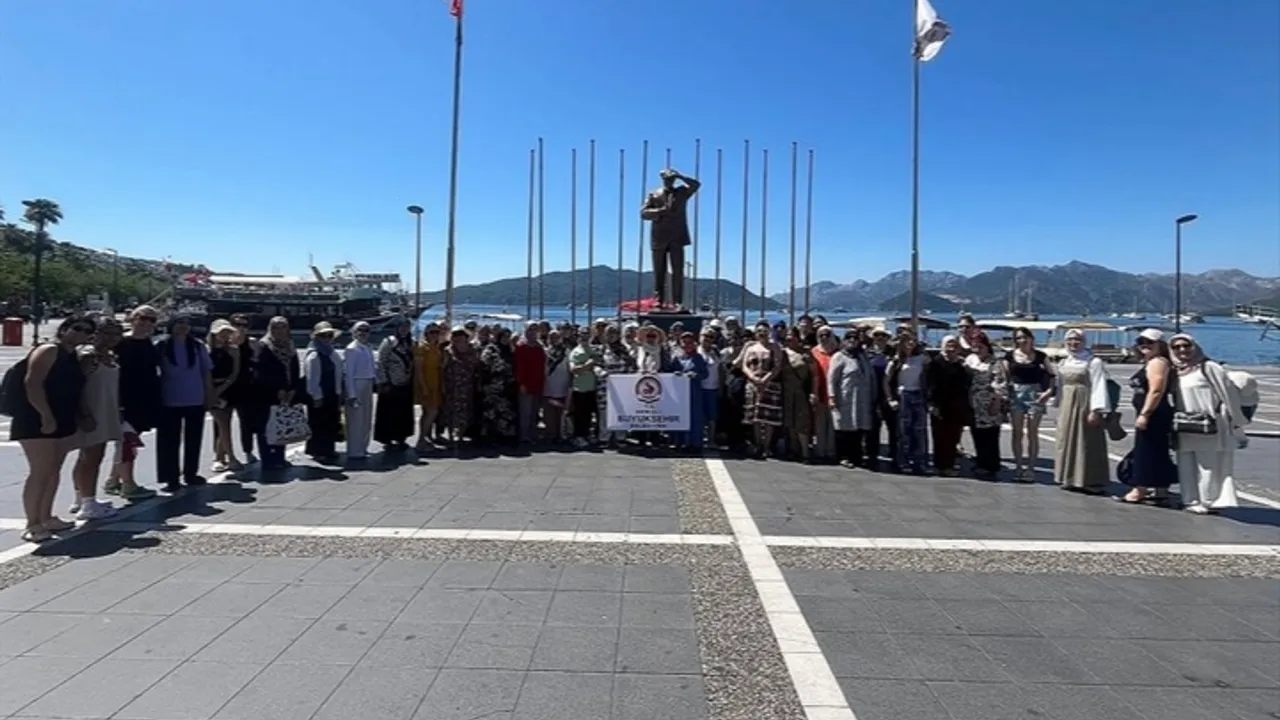 Denizli'de yüzme öğrenen kadınlar ilk kez denizle tanıştı