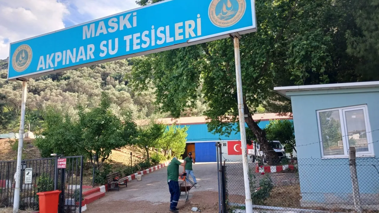 Manisa’da su depolarının çevresinde yangın riskine karşı temizlik