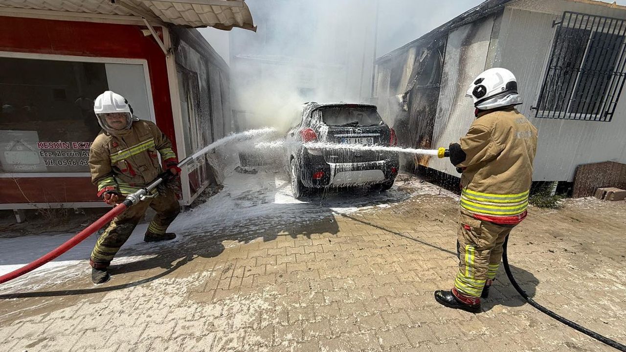 Defne'de konteyner ile araç yangını…