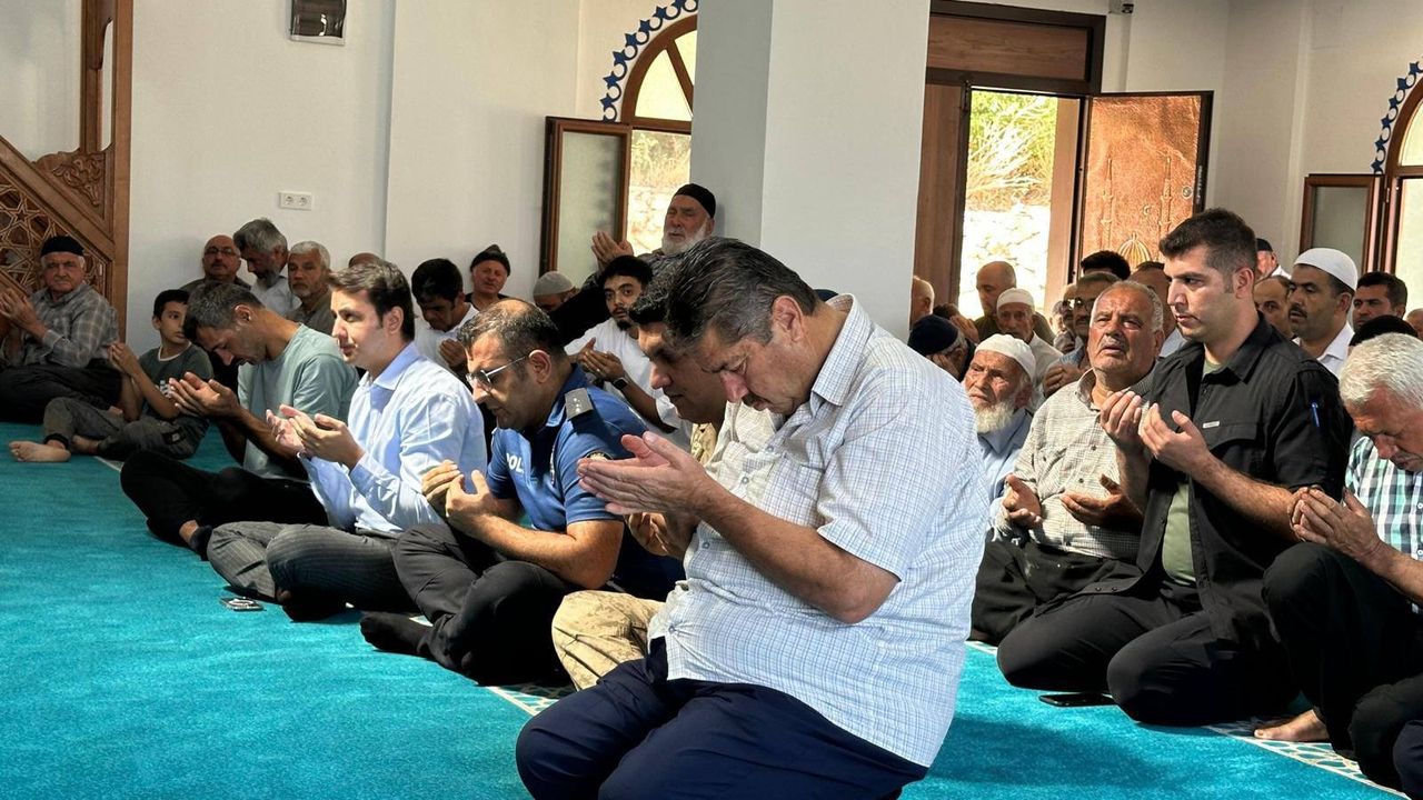 Hassa’da depremde hasar alan camilerde tadilat sürüyor…